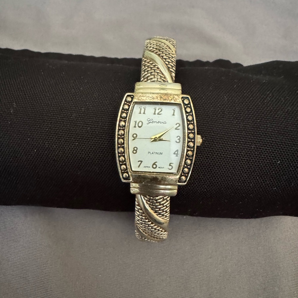 CLEARANCE Geneva Women's Silver and Black Watch